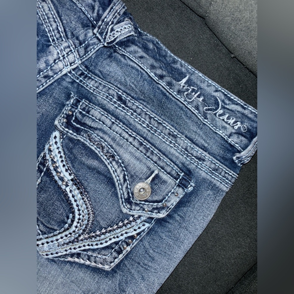 Ariya Jeans - Picture 4 of 4